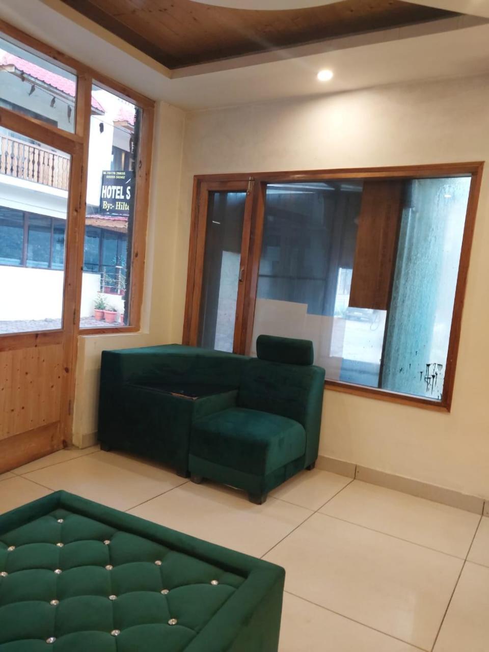 Hotel Di Villa Manāli Esterno foto