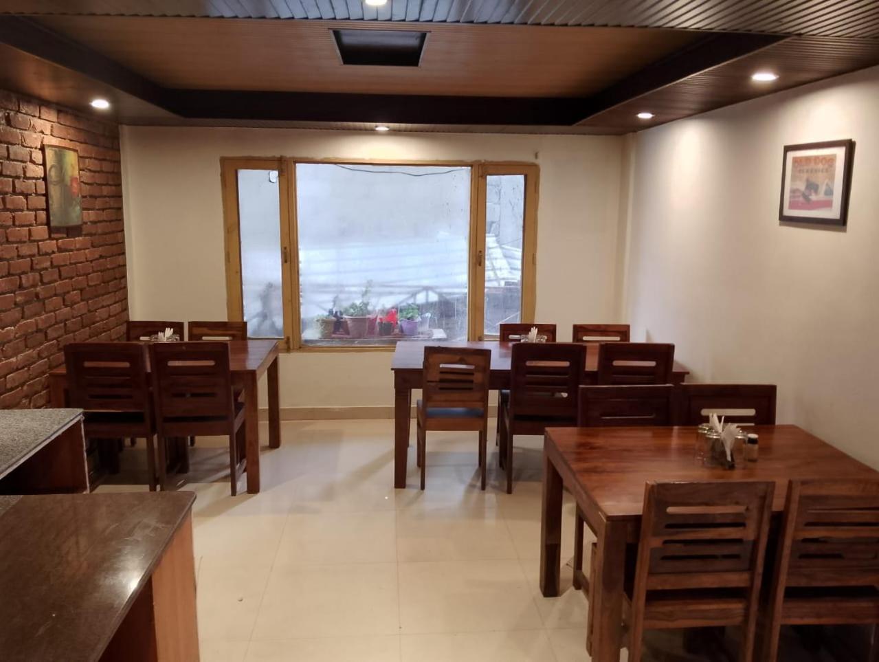 Hotel Di Villa Manāli Esterno foto