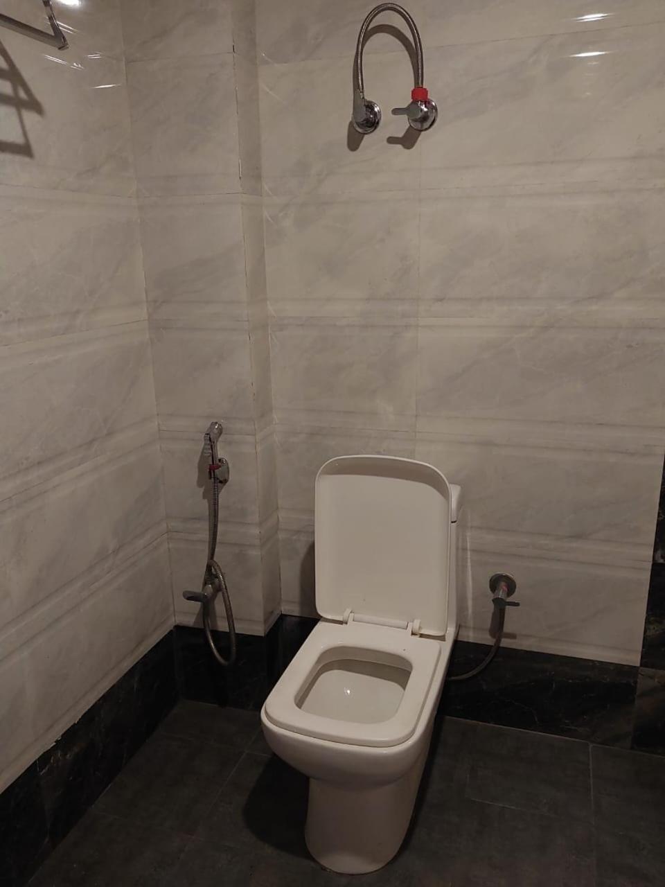 Hotel Di Villa Manāli Esterno foto