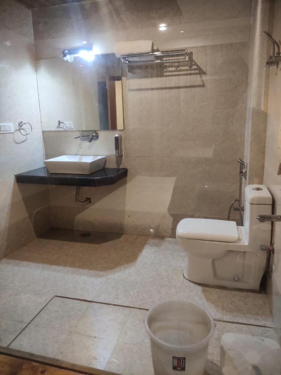 Hotel Di Villa Manāli Esterno foto